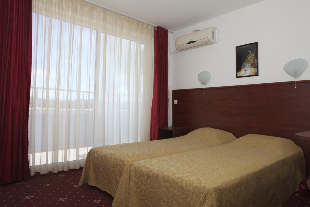 Ribarska Sreshta Family Hotel Tsarevo Room photo